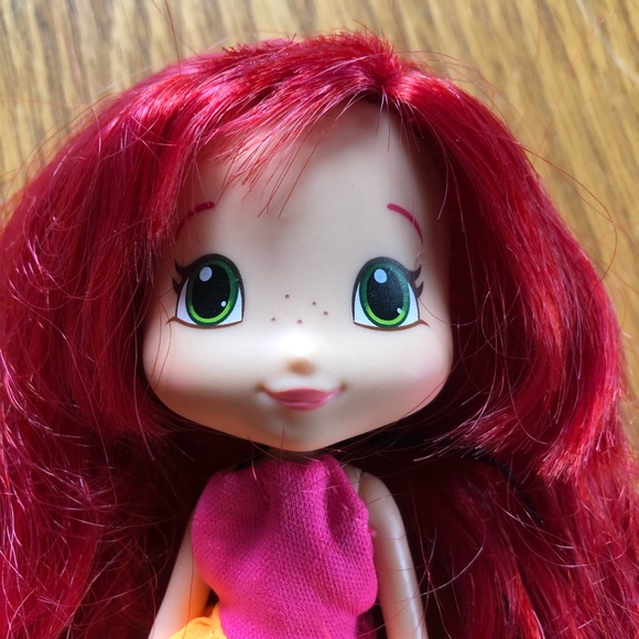Strawberry Shortcake Doll - Picture 3 of 5
